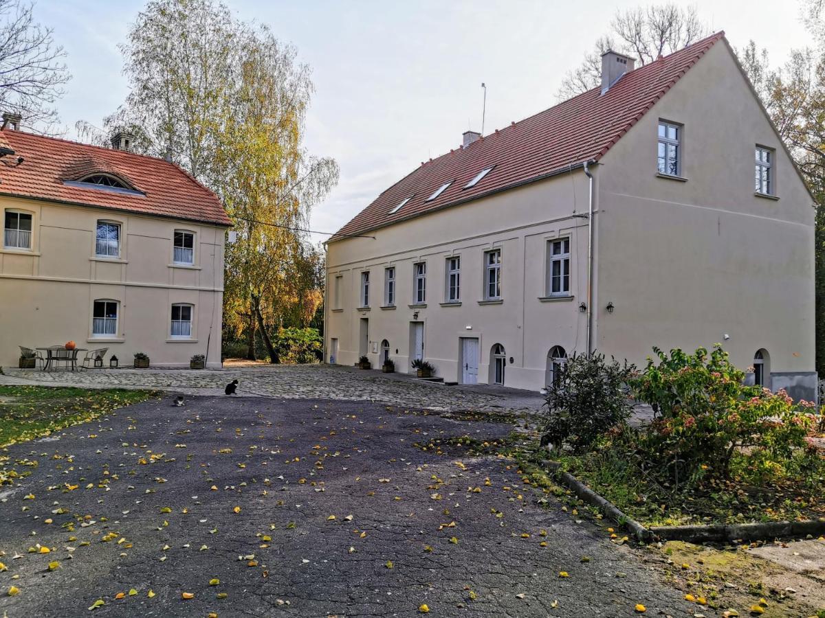 Palac I Folwark Brzeznica Brzeznica  Exterior foto